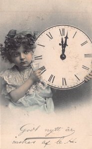 GODT NYTT ÅR-BEAUTIFUL YOUNG GIRL HOLDING LARGE CLOCK ~1907 TINT PHOTO POSTCARD