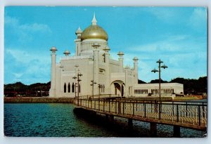 Brunei Postcard Bridge to Masjid Omar Ali Saifuddin c1960's Vintage Unposted