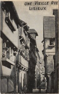 CPA LISIEUX Une Vieille Rue (1227575)