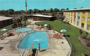SACRAMENTO, California CA  CARAVAN INN~Albert Pick Motel POOL  Roadside Postcard