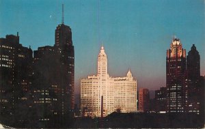 Postcard United States Chicago Illinois night view Randolph St. Wrigley building