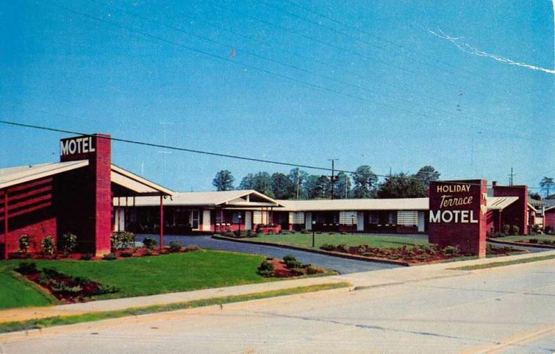 Etowah Tennessee Holliday Terrace Motel Street View Vintage Postcard K50998