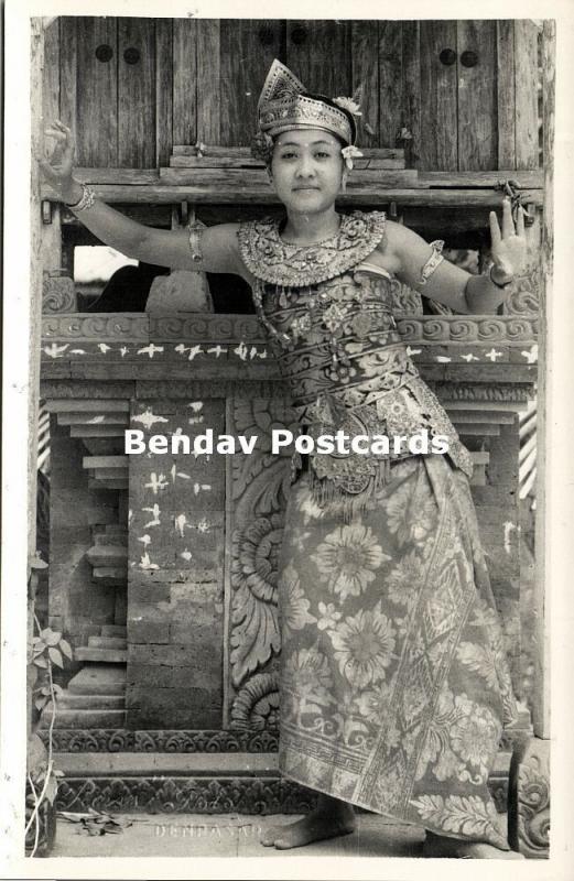 indonesia, BALI, Beautiful Native Legong Dancer Girl (1940s) Paris Foto RPPC (1)