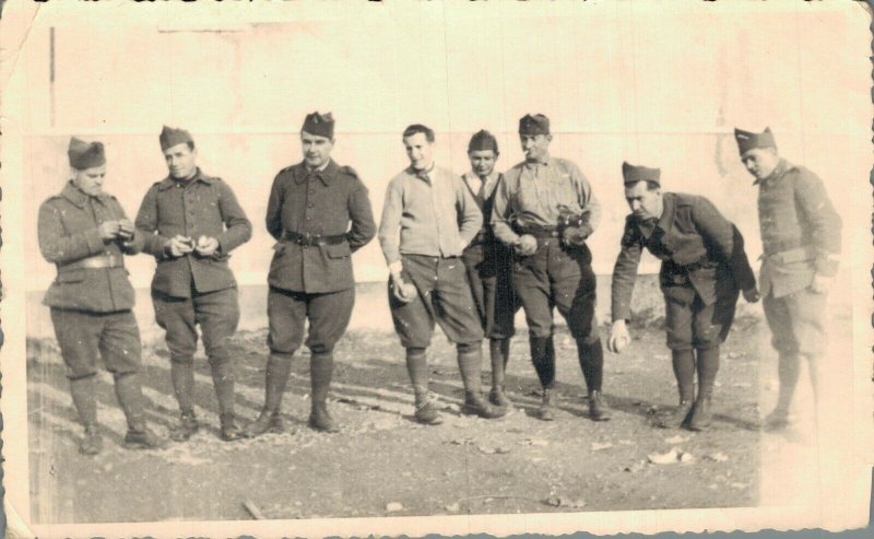 World War 2 Soldiers Group Photo Military Vintage RPPC 08.27 