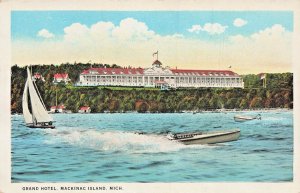 MACKINAC ISLAND MICHIGAN MI~GRAND HOTEL-SAIL & POWERBOATS-1920s ANTIQUE POSTCARD