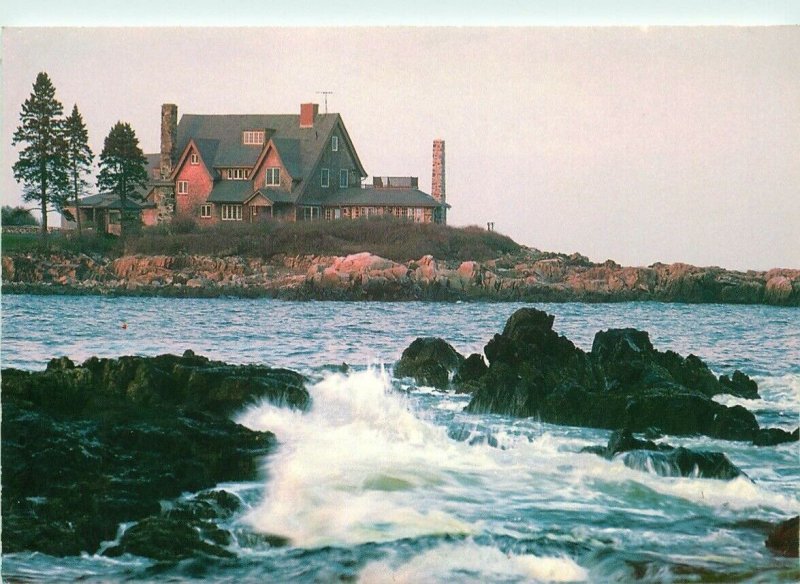 Walkers Point Estate Kennebunkport Home of President George HW Bush Postcard