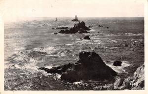 BR48053 La pointe du raz de sein les rochers et le phare de la vieill     France