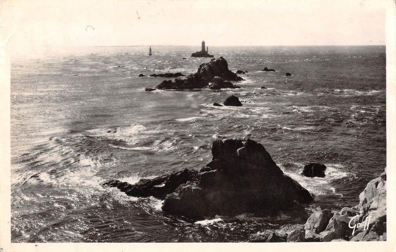 BR48053 La pointe du raz de sein les rochers et le phare de la vieill     France