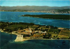 CPM Vue aérienne sur les Iles de Lérins - Au loin CANNES (216737)