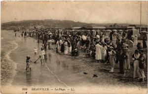 CPA DEAUVILLE - La Plage (515647)