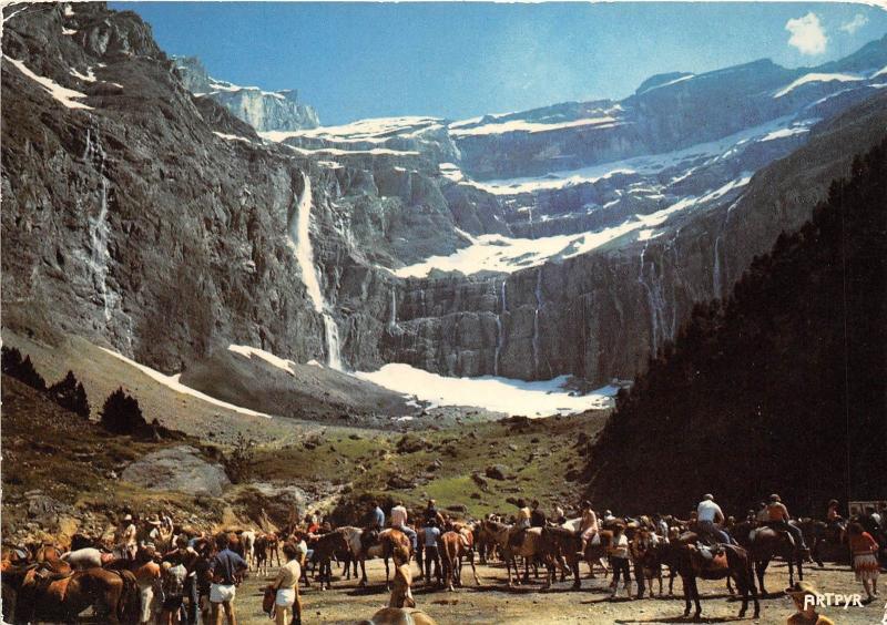 BG18319 gavarnie le cirque et la cascade horse   france 