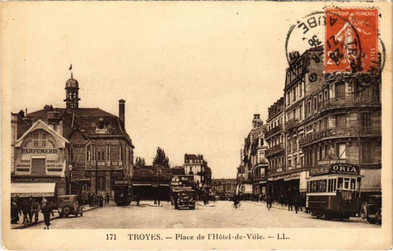 CPA TROYES - Place de l'Hotel de ville (71817)