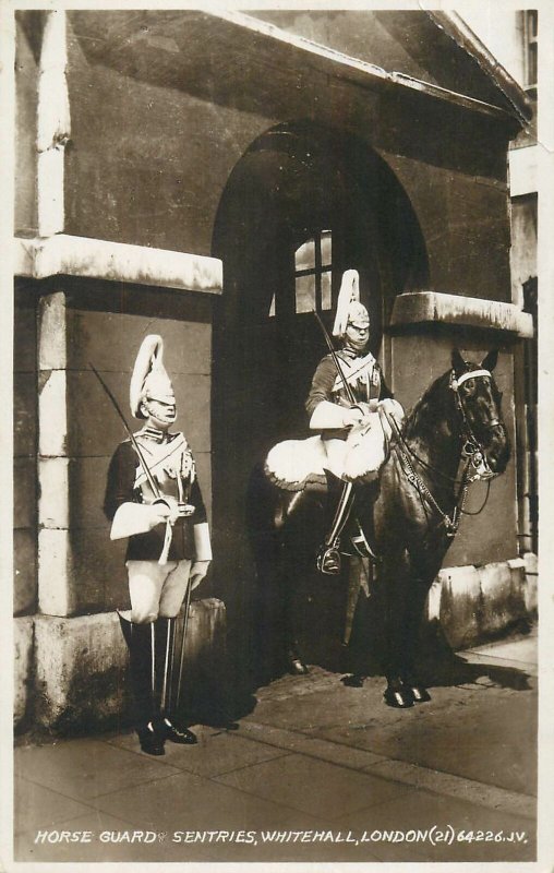 Postcard UK England London, Middlesex horse guard sentries Whitehall