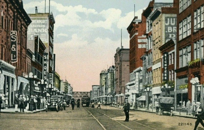 Postcard Antique View of Second Street in Davenport, IA.     T9