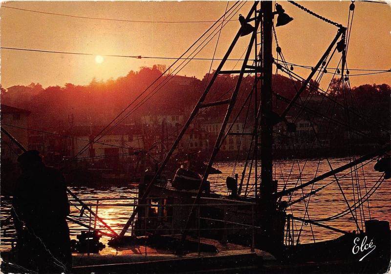 BR4399 Saint Jean de Luz Contre jour sur le Port de Saint Jean de Luz    France