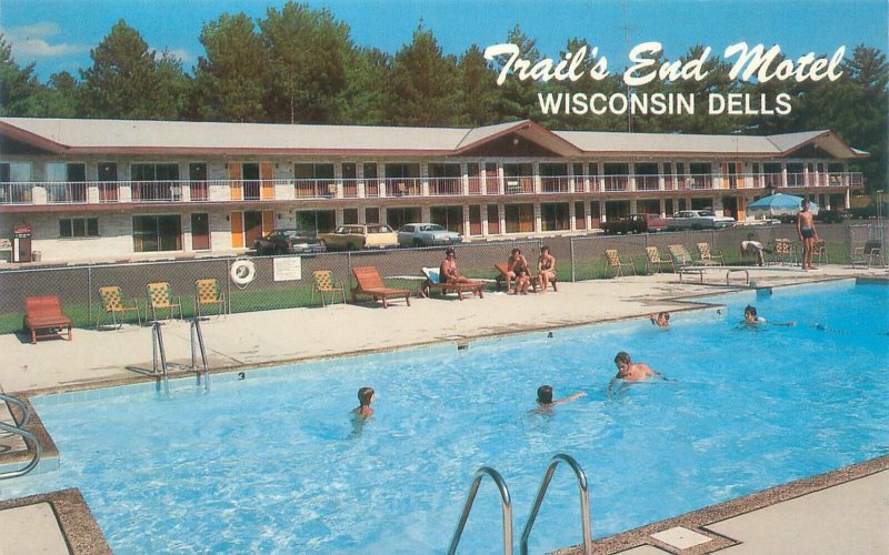 Wisconsin Dells, WI Trail's End Motel Swiming Pool Trumble Postcard Unused
