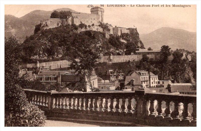 13359   Lourdes   Le Chateau Fort et les Montagnes
