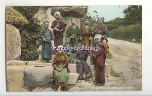 ft0039 - Japan - A Group of Japanese Villagers with lots of Children  - Postcard