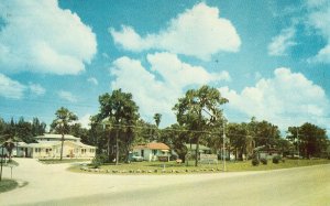 Treasure Village Tourist Court - St. Petersburg, Florida - Vintage Postcard