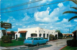 1959 Mesa Arizona Cloverdale Motel auto Mack Sorn Feature Postcard 25-4167