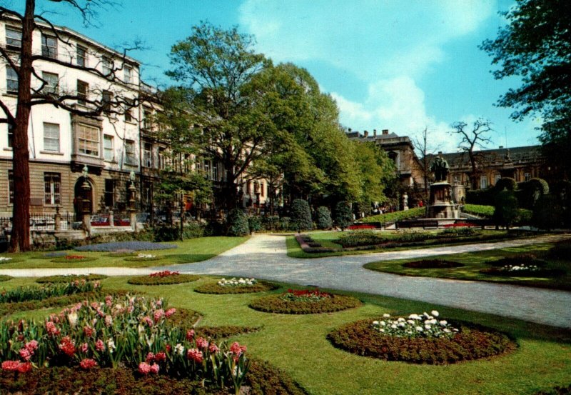 VINTAGE CONTINENTAL SIZE POSTCARD SMALL SABLON SQUARE BRUSSELS BELGIUM