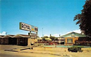 Grand Junction Colorado pool and entrance Royal Inn motel vintage pc Y13341 