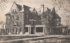 Vintage Postcard Outside of Hanover Inn Building House Yard New Hampshire N.H.