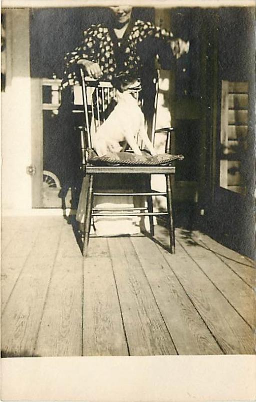 REAL PHOTO-WOMAN TRAINING DOG-EARLY-K24381