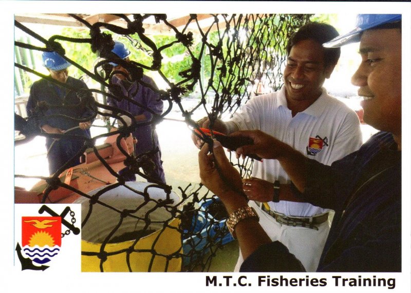 Kiribati Marine Training Centre  -  FISHERIES TRAING - SPLICING ROPES