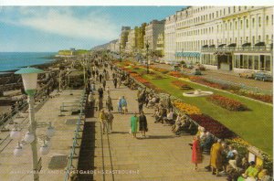 Sussex Postcard - Grand Parade and Carpet Garden Eastbourne - Ref TZ3965