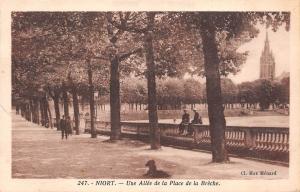 BF4489 une allee de la place de la breche niort france