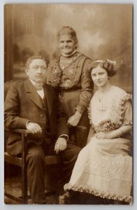 RPPC Beautiful German Edwardian Gestner Family Studio Portrait Postcard U29