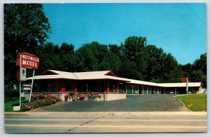 Vintage Postcard Westwood Motel Driveway Kingston Pike Knoxville Tennessee TN