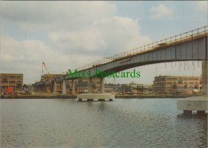 Railway Postcard - Docklands Railway, Bridging The West India Docks RR19142