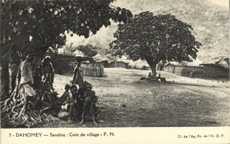 CPA Dahomey Afrique - Savalou - Coin de village (86860)