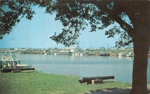 LEWES DELAWARE PARK & CHURCHES GROUPING OF 3 POSTCARDS (1960s)