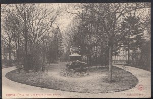 France Postcard - Troyes - Le Vin, De Briden (Sculpt.Troyen) B2455