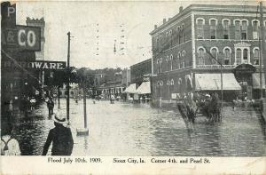 IA, Sioux City, Iowa, Corner of 4th and Pearl Streets, 1909 Flood