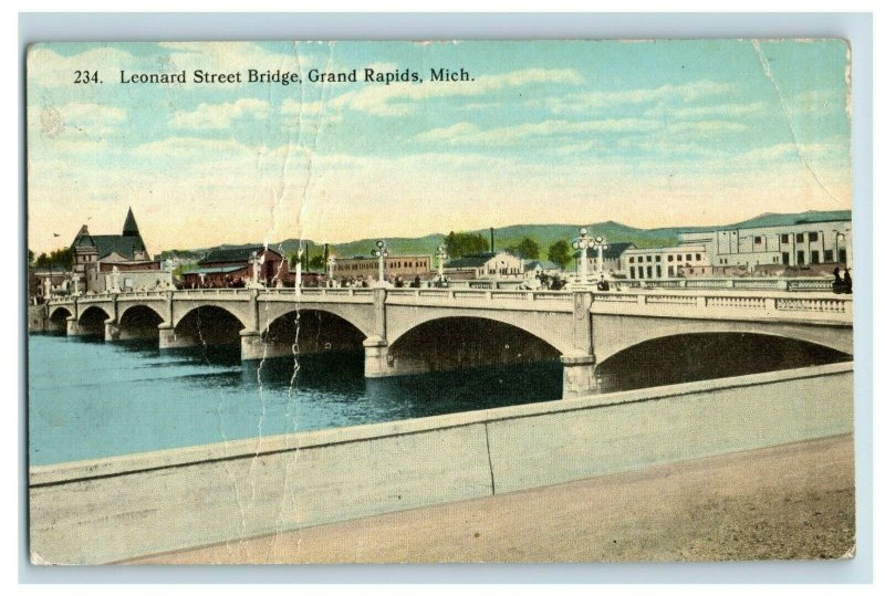 C.1910 Leonard Street Bridge, Grand Rapids, Mich. Postcard P173