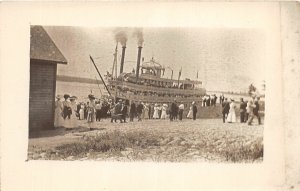 J22/ Interesting RPPC Postcard c1910 Steamboat Columbia at Dock Crowd 202