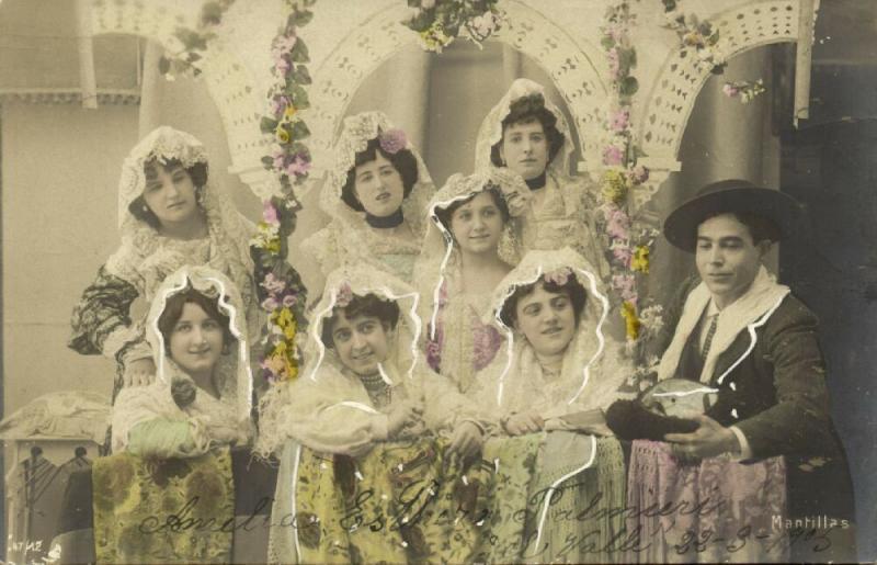 spain, Mantillas, Group of Women with lace or Silk Veils (1899) RPPC