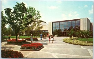 M-98159 Entrance to Hershey's Chocolate World Hershey Pennsylvania USA