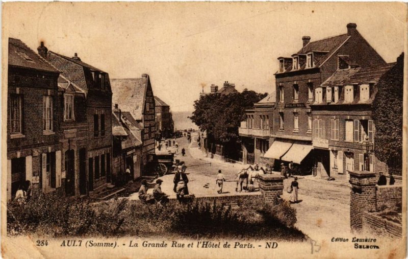 CPA AULT - La Grande Rue et l'Hotel de Paris (514565)