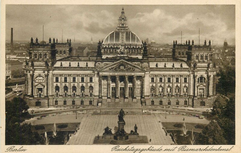 Postcard Germany Berlin reichstadsgebaude mit bismarkckdenkmal architecture