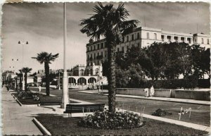 CPA ARCACHON-Boulevard Promenade devant le Grand Hotel (27820)