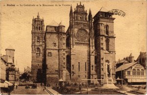 CPA RODEZ - La Cathédrale et le Monument de la Victoire (109694)