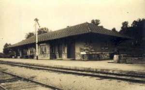 Real Photo - Hollister, MO. USA Train Railroad Station Depot writing on back 