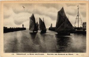 CPA TROUVILLE la Reinde des Plages - Rentrée des Barques de Péche (516524)