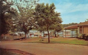 LAKESIDE TRAILER PARK Lake Hamilton, Hot Springs, Arkansas 1972 Vintage Postcard