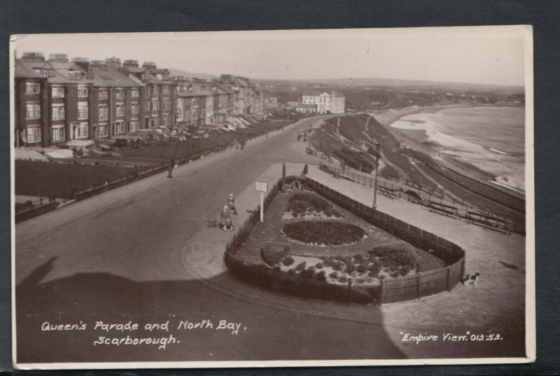 Yorkshire Postcard - Queen's Parade and North Bay, Scarborough  RS19565